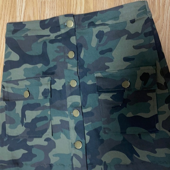 Windsor Chico/S Super Cute with 5 button front closure - Picture 4 of 10